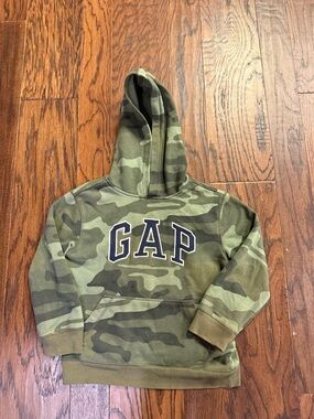 GAP kids size small boys Camo Pullover Hoodie in Green 6-7
